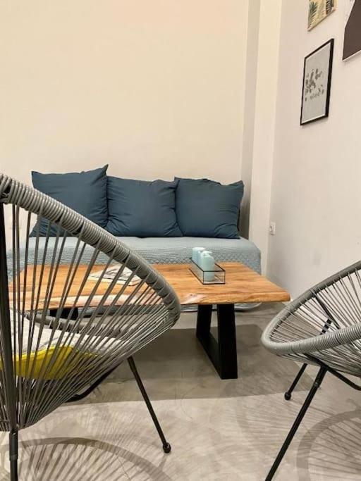 A Place 4U No10 - Garden-Level Getaway 2 Bedroom 2 Bathroom Apartment With Yard Atenas Exterior foto